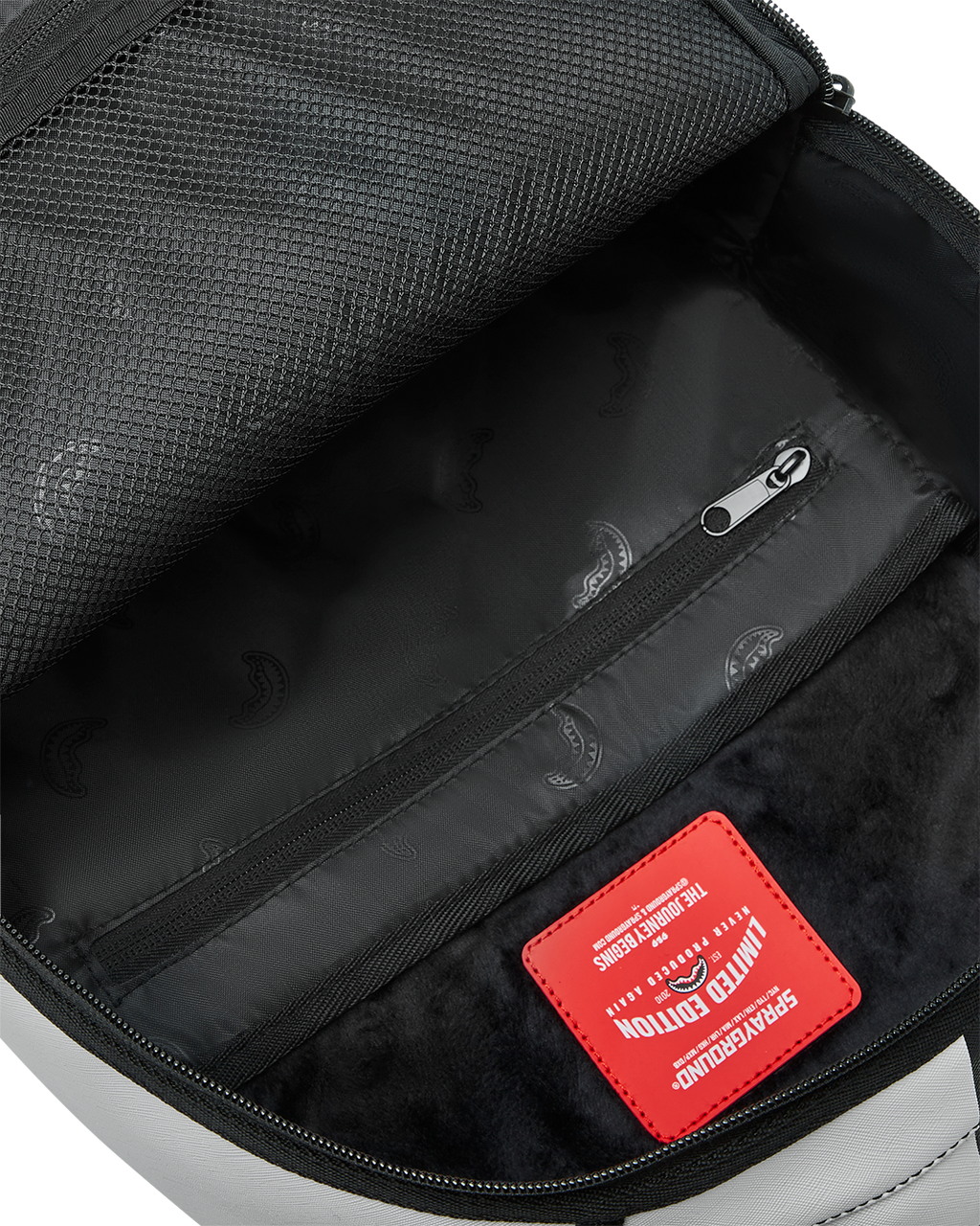 SHARK CENTRAL SPLIT BACKPACK BLK/WHT (DLXV)